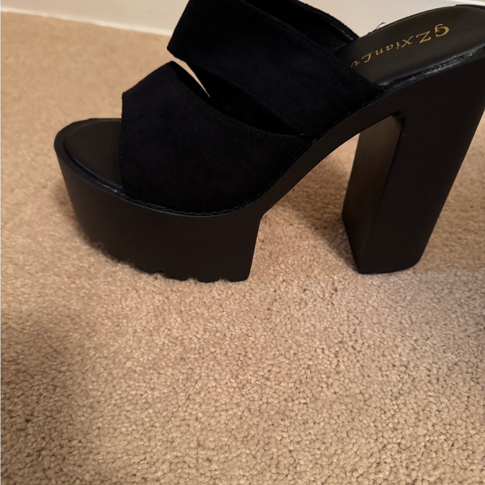 New Bella Women's Black Platform Heels